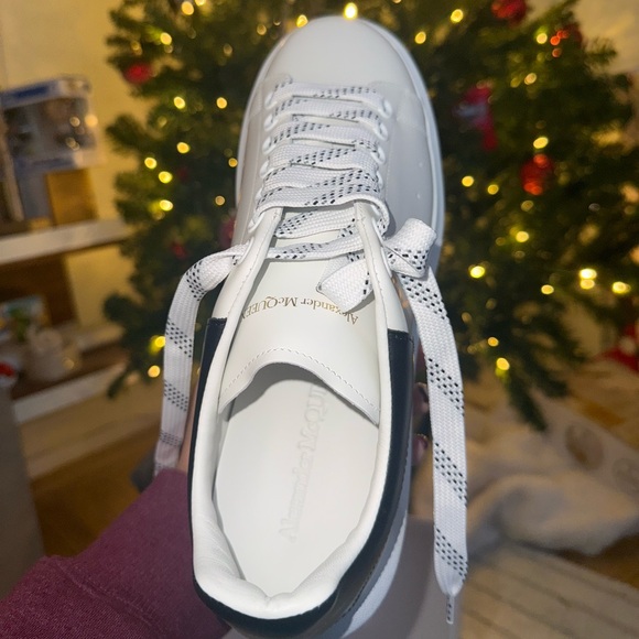Alexander McQueen Oversized Men’s Sneakers, BRAND NEW. Never worn! Retail $590 - Picture 4 of 11